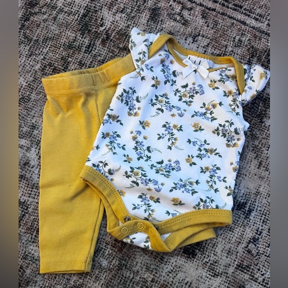 4/$20 Nicole Miller 0-3 Month Outfit - Picture 1 of 1